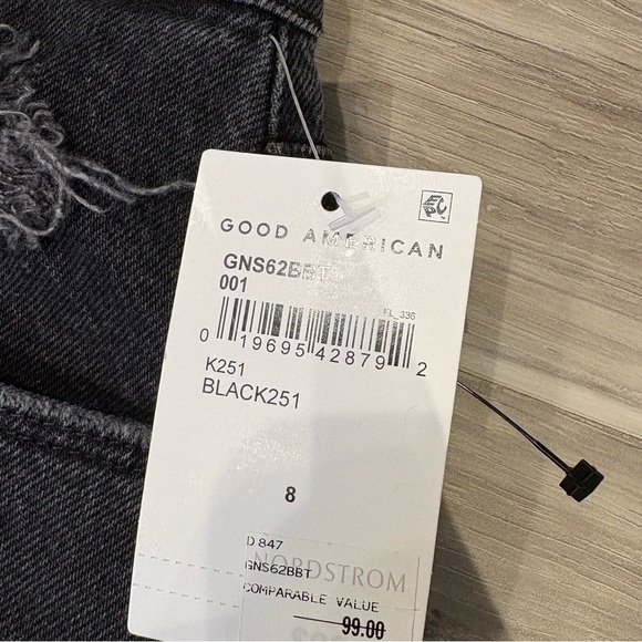 NEW! Good American ‘90's Short Black Wash Denim Jean Shorts Size 8/29 - Picture 4 of 7